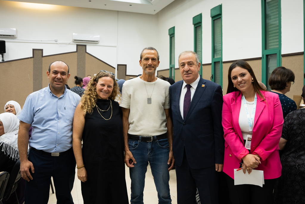 חלוקת ערכות חירום – כפר טורען. קרדיט צילום: אריאל חנין