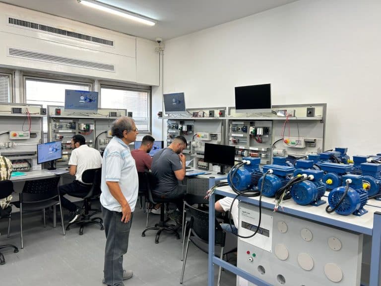 מעבדת מתקני חשמל במכללה הטכנולוגית באר שבע.